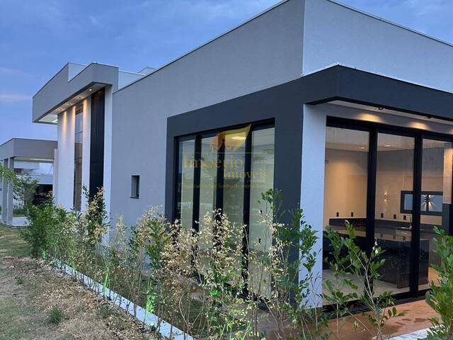 #1560 - Casa para Venda em Cuiabá - MT - 2